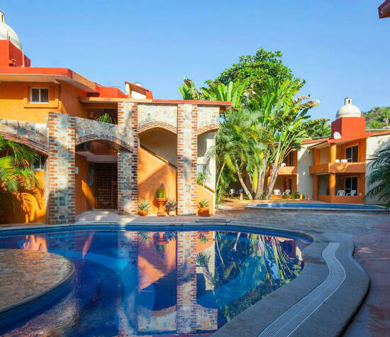 Hotel Villa Mexicana ubicado en  PLAYA LA ROPA ZIHUATANEJO  