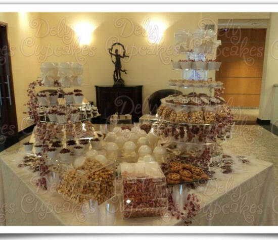 Pasteles para boda y repostería elegante - Foto Dely Cupcakes
