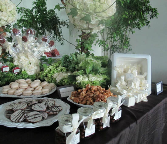 Mesa de dulces para bodas. Foto: Kanela