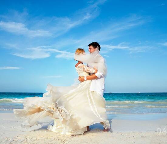 Bride and groom at Tulum 