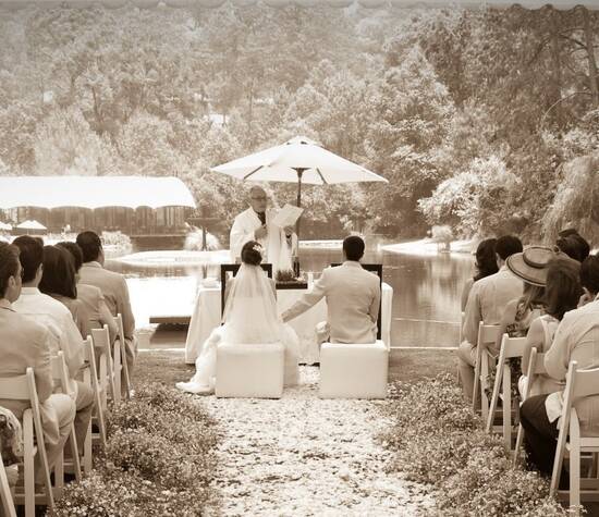 Ceremonia frente al lago