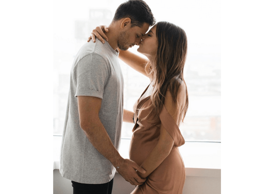 El Chicharito y su novia revelan si su bebé será niño o niña