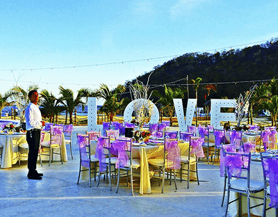 La Isla Huatulco & Beach Club