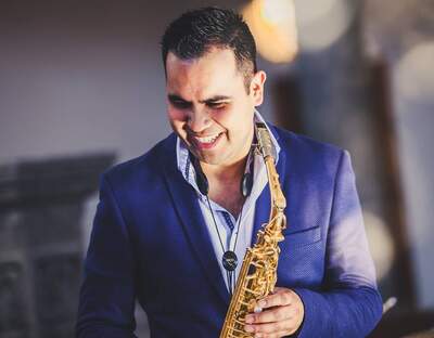 Chava Reyes Saxofonista