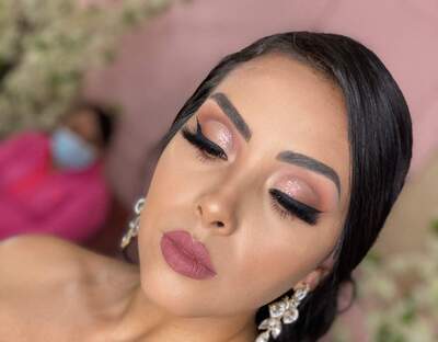Valeria De la Cruz Makeup Artist